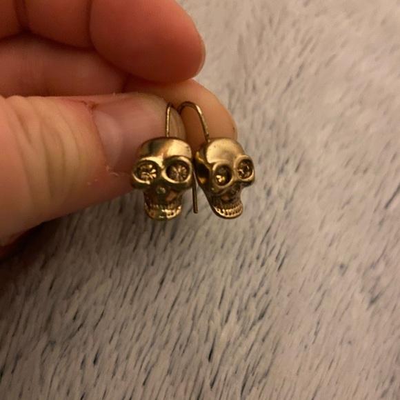 Betsy Johnson gold skull earrings. - Picture 2 of 4